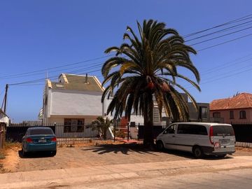SE VENDE casa con exclusivo diseño en hormigon y fierro Avda El santo 3417 La serena