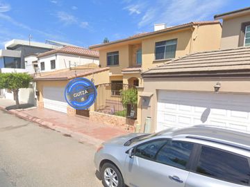 Casa en Hacienda Agua Caliente Tijuana Baja California. Remates Exclusivos, Tu nuevo hogar te espera.