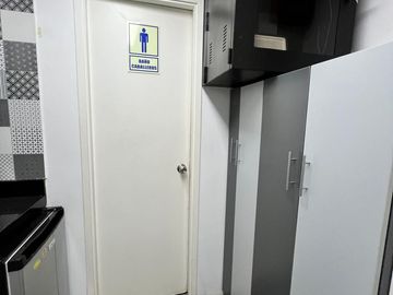 OFICINA PREMIUM EN SAN BORJA- TOTALMENTE AMOBLADA Y BIEN ILUMINADA
