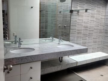 Venta de hermoso departamento en Las Lagunas