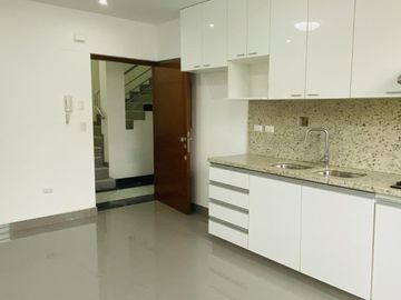 SE VENDE DEPARTAMENTOS DE ESTRENO EN ATE LIMITE CON LA MOLINA , URBANIZACIÓN CON SEGURIDAD.