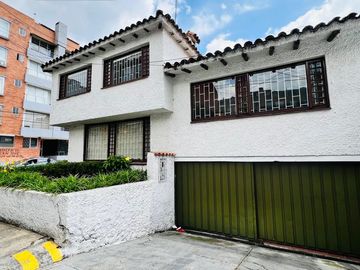 APARTAMENTO EN VENTA ESQUINERO  BARRIO EL BATAN