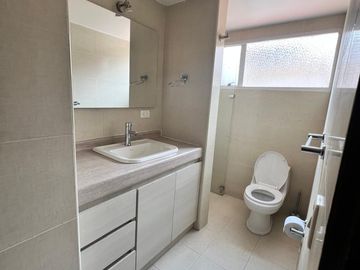 APARTAMENTO EN VENTA ESQUINERO  BARRIO EL BATAN