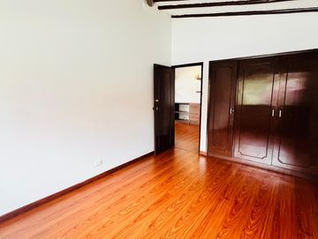 APARTAMENTO EN VENTA ESQUINERO  BARRIO EL BATAN