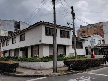APARTAMENTO EN VENTA ESQUINERO  BARRIO EL BATAN