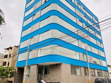 SE VENDE DEPARTAMENTO - PRIMER PISO -  EN ATE DE ESTRENO LIMITE CON LA MOLINA , ACABADOS DE PRIMERA