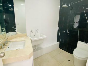 SE VENDE DEPARTAMENTO - PRIMER PISO -  EN ATE DE ESTRENO LIMITE CON LA MOLINA , ACABADOS DE PRIMERA