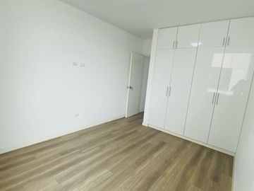 SE VENDE DEPARTAMENTO - PRIMER PISO -  EN ATE DE ESTRENO LIMITE CON LA MOLINA , ACABADOS DE PRIMERA