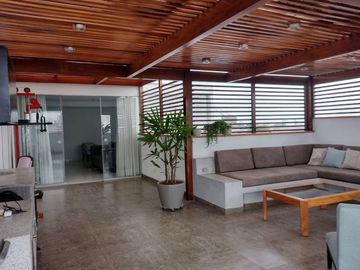 VENTA DE HERMOSO DEPARTAMENTO DUPLEX EN SURCO CERCA AL OVALO HIGUERETA