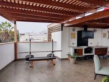 VENTA DE HERMOSO DEPARTAMENTO DUPLEX EN SURCO CERCA AL OVALO HIGUERETA