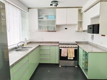 VENTA DE HERMOSO DEPARTAMENTO DUPLEX EN SURCO CERCA AL OVALO HIGUERETA