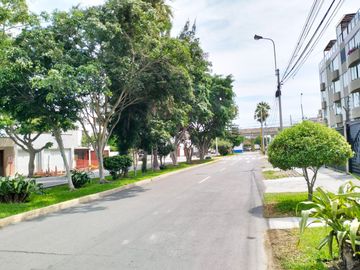 VENTA DE HERMOSO DEPARTAMENTO DUPLEX EN SURCO CERCA AL OVALO HIGUERETA