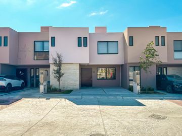 HERMOSA CASA EN VENTA CON EXCELENTE UBICACIÓN LISTA PARA ESTRENAR