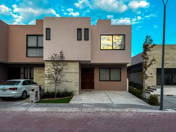 HERMOSA CASA EN VENTA CON EXCELENTE UBICACIÓN LISTA PARA ESTRENAR