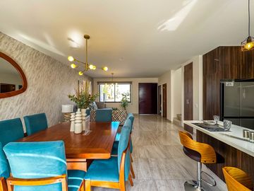 HERMOSA CASA EN VENTA CON EXCELENTE UBICACIÓN LISTA PARA ESTRENAR
