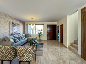 HERMOSA CASA EN VENTA CON EXCELENTE UBICACIÓN LISTA PARA ESTRENAR