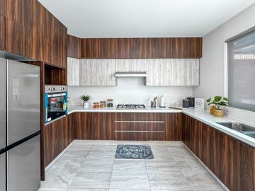HERMOSA CASA EN VENTA CON EXCELENTE UBICACIÓN LISTA PARA ESTRENAR