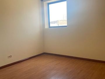 SE VENDE DEPTO EN EDIFICIO RESIDENTES.