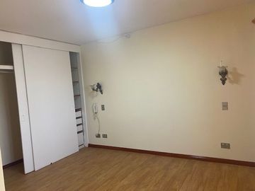 SE VENDE DEPTO EN EDIFICIO RESIDENTES.