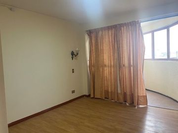 SE VENDE DEPTO EN EDIFICIO RESIDENTES.
