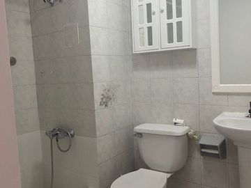 SE VENDE DEPTO EN EDIFICIO RESIDENTES.