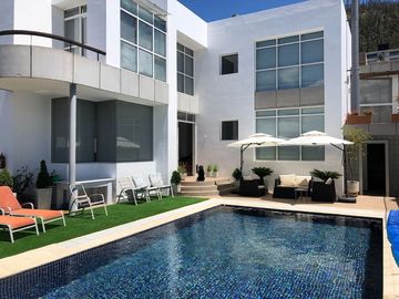 Urb VISTA GRANDE  casa de venta con piscina