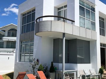 Urb VISTA GRANDE  casa de venta con piscina