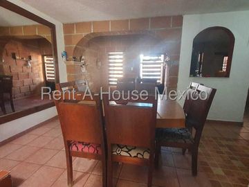 FUNDADORES vendo casa 4 recamaras 2 baños 1 auto -Buena inversion