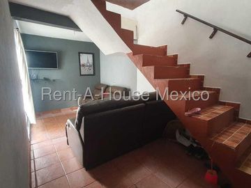 FUNDADORES vendo casa 4 recamaras 2 baños 1 auto -Buena inversion