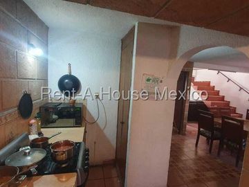 FUNDADORES vendo casa 4 recamaras 2 baños 1 auto -Buena inversion