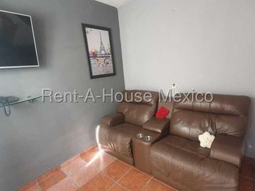 FUNDADORES vendo casa 4 recamaras 2 baños 1 auto -Buena inversion