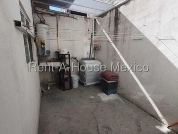 FUNDADORES vendo casa 4 recamaras 2 baños 1 auto -Buena inversion