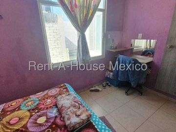 FUNDADORES vendo casa 4 recamaras 2 baños 1 auto -Buena inversion