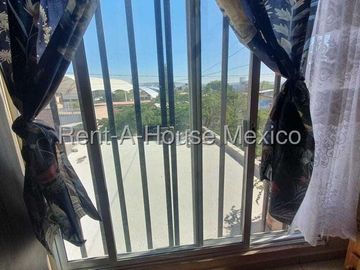 FUNDADORES vendo casa 4 recamaras 2 baños 1 auto -Buena inversion