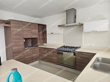 CASA EN RENTA EN BOSQUES DEL PEDREGAL SUR-ESTE DE LEON GUANAJUATO