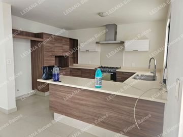 CASA EN RENTA EN BOSQUES DEL PEDREGAL SUR-ESTE DE LEON GUANAJUATO