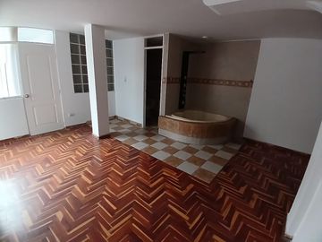 🚨 VENTA DE CASA FRENTE PARQUE CERCADO LIMA