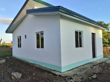 HOUSE AND LOT FOR SALE OR FOR RENT ID 14963