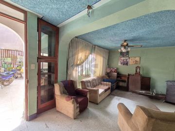 VENTA DE CASA FRENTE A PARQUE Y CERCA DEL MERCADO DE MOSHOQUEQUE