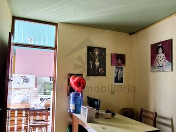 VENTA DE CASA FRENTE A PARQUE Y CERCA DEL MERCADO DE MOSHOQUEQUE