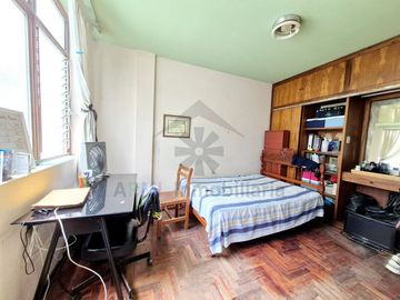 VENTA DE CASA FRENTE A PARQUE Y CERCA DEL MERCADO DE MOSHOQUEQUE