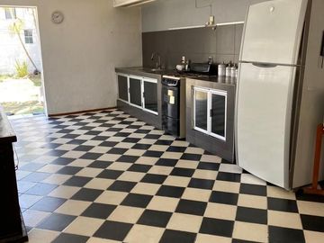 Casa en Residencial Victoria, 5 Recámaras, Jardín Amplio con Alberca y Espacios Funcionales