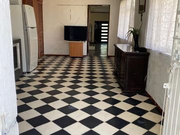 Casa en Residencial Victoria, 5 Recámaras, Jardín Amplio con Alberca y Espacios Funcionales