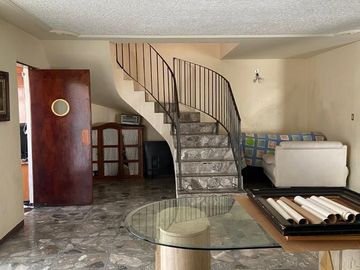Casa en Residencial Victoria, 5 Recámaras, Jardín Amplio con Alberca y Espacios Funcionales