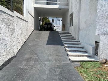 Casa en Residencial Victoria, 5 Recámaras, Jardín Amplio con Alberca y Espacios Funcionales