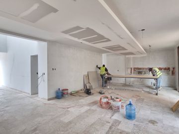RESIDENCIA EN CARTUJA CON SOTANO, FRENTE A LAS AMENIDADES, 4 RECÁMARAS, MULTIFUNCIONAL, ROOF, EQUIPADA