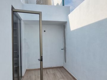 RESIDENCIA EN CARTUJA CON SOTANO, FRENTE A LAS AMENIDADES, 4 RECÁMARAS, MULTIFUNCIONAL, ROOF, EQUIPADA
