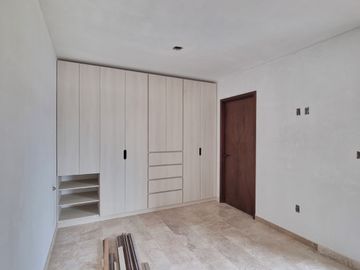 RESIDENCIA EN CARTUJA CON SOTANO, FRENTE A LAS AMENIDADES, 4 RECÁMARAS, MULTIFUNCIONAL, ROOF, EQUIPADA