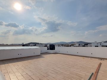 RESIDENCIA EN CARTUJA CON SOTANO, FRENTE A LAS AMENIDADES, 4 RECÁMARAS, MULTIFUNCIONAL, ROOF, EQUIPADA
