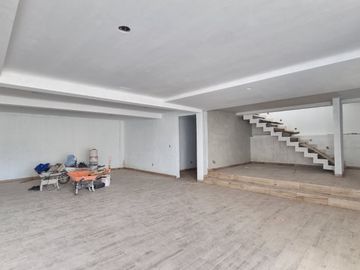 RESIDENCIA EN CARTUJA CON SOTANO, FRENTE A LAS AMENIDADES, 4 RECÁMARAS, MULTIFUNCIONAL, ROOF, EQUIPADA